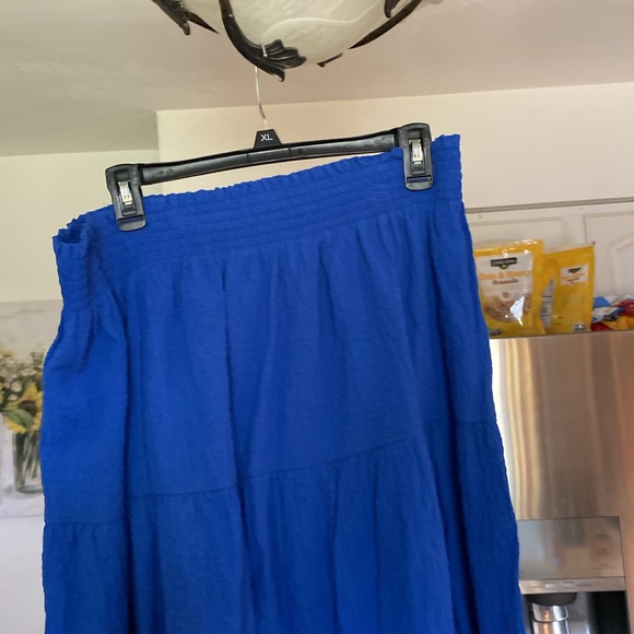 A blue cotton skirt - Picture 2 of 4